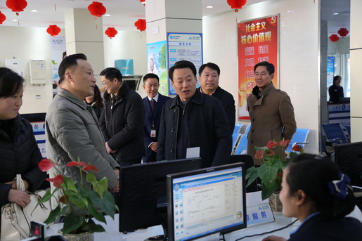 市委書(shū)記虞愛(ài)華一行看望慰問(wèn)港華燃?xì)庖痪€(xiàn)職工